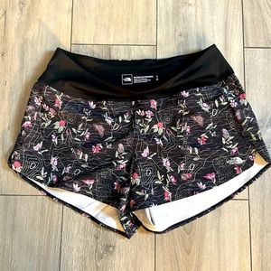 NWT - North Face Rque 3” shorts size L